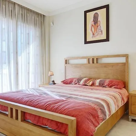 Spacious Stunning Views 2-bed 아파트 *