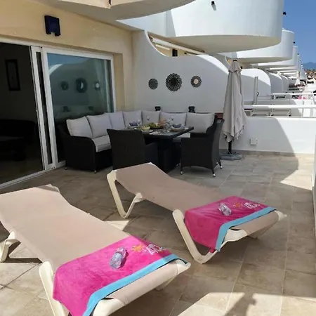 Spacious Stunning Views 2-bed