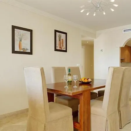 Spacious Stunning Views 2-bed Апартаменти Естепона